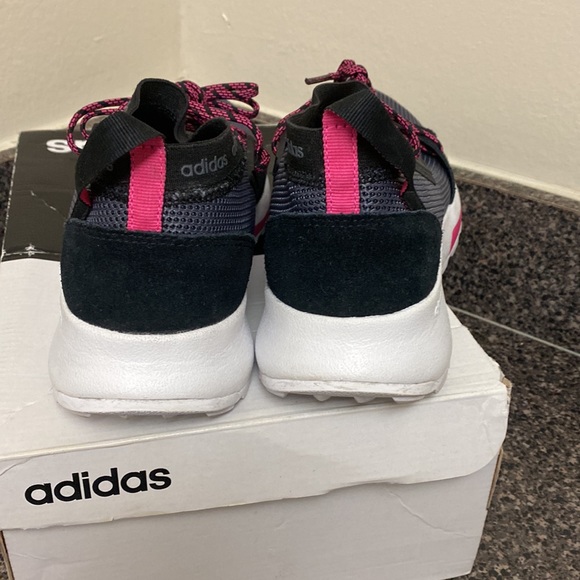 Adidas Quesa Sneakers ๐ค๐๐ค - Picture 3 of 4